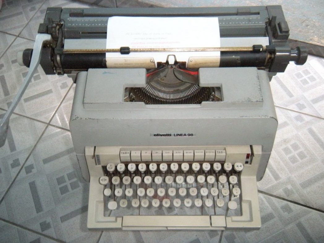 maquina-de-escrever-olivetti-linea-98-22-MLB4644399762_072013-F[1]